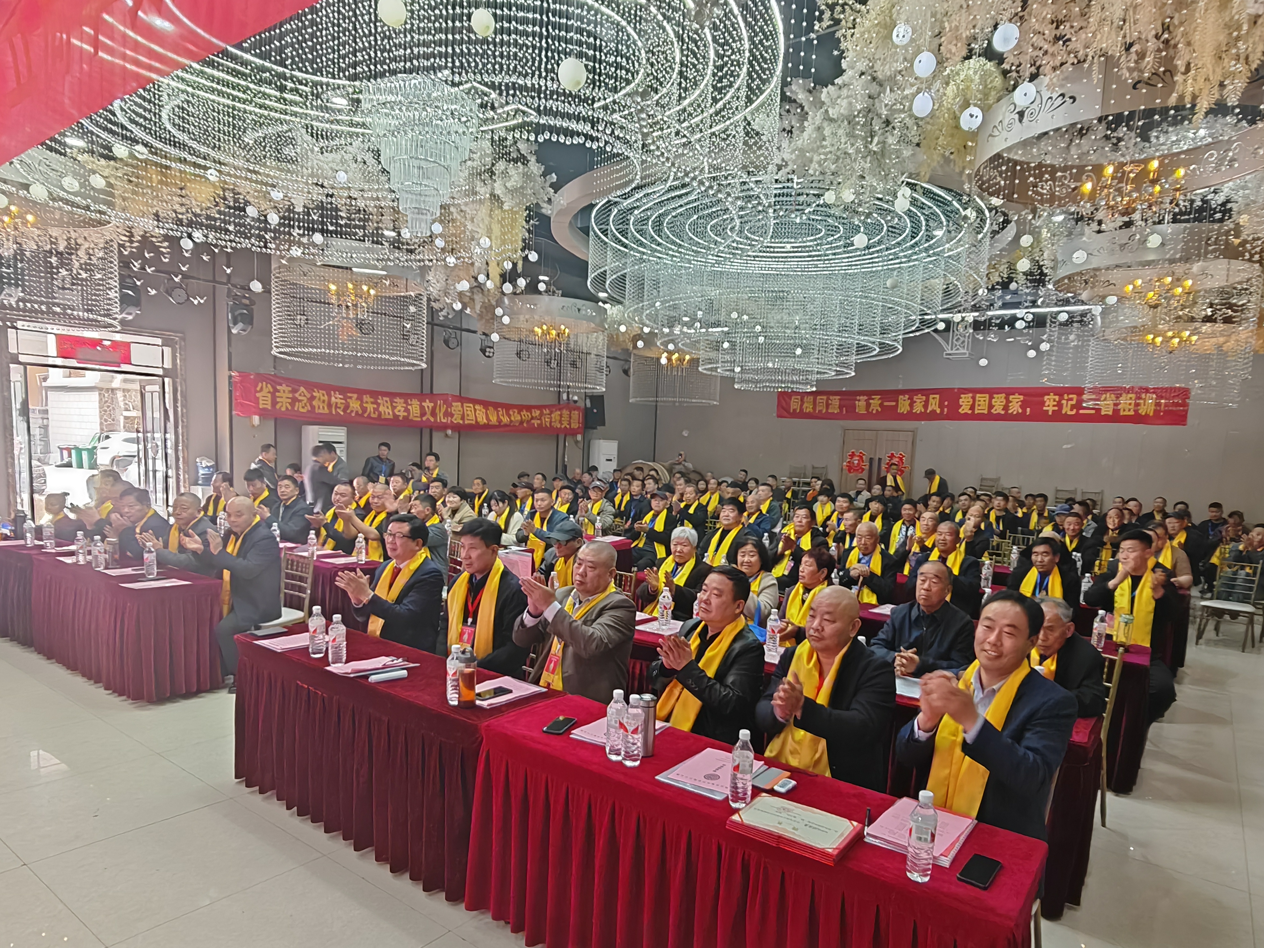 曾氏宗親聯(lián)合總會(huì)常務(wù)副會(huì)長(zhǎng)、河南省曾氏孝文化委員會(huì)會(huì)長(zhǎng)曾占國(guó)受邀參加2024甲辰年商丘市曾氏宗親第35屆祭祖聯(lián)誼會(huì) 宗圣集團(tuán) 2024-03-31 17:12 河南